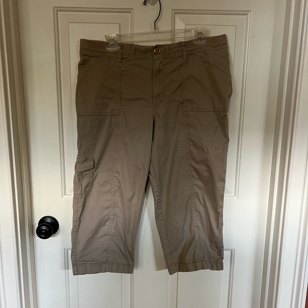 Croft & Barrow Women's Capri Pant Mid Rise Comfort Waist Relaxed